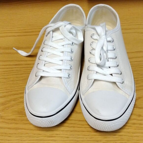 White sneakers - Picture 2 of 5